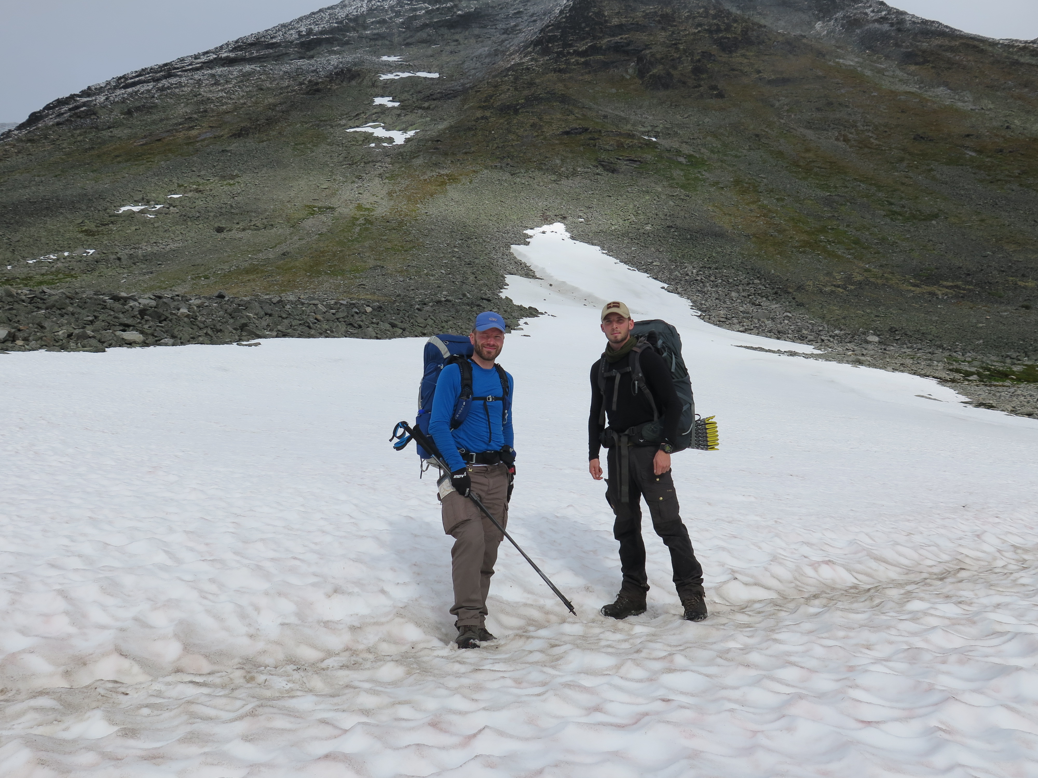 På vej over et snefelt på Jotunheimen, september 2015 Foto: Niels Overgaard Blok